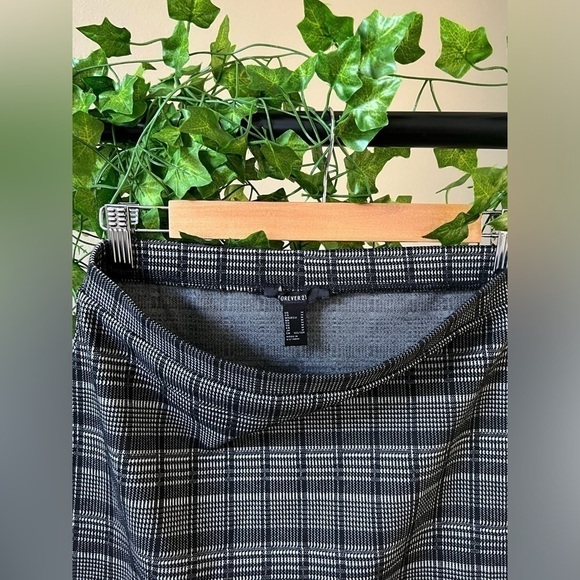 Black and white plaid pencil skirt forever 21 size medium - Picture 2 of 3